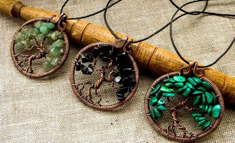 Amuletos como pingentes para saúde e sorte